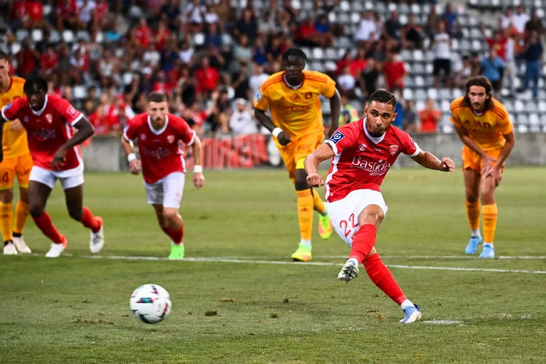 BALLON DE FOOTBALL LIGUE 2 BKT OFFICIEL MATCH BALL 2022 AVEC BOÎTE