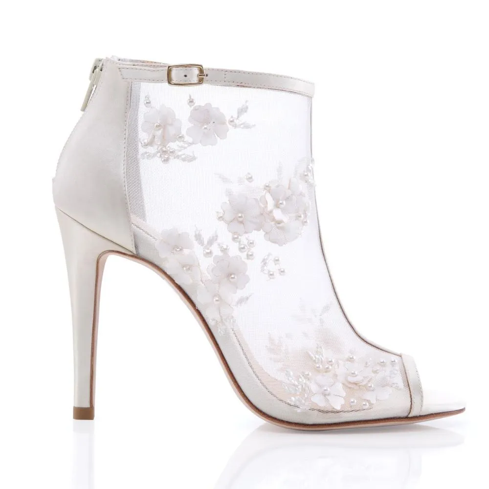BELLE SAMPLE SALE