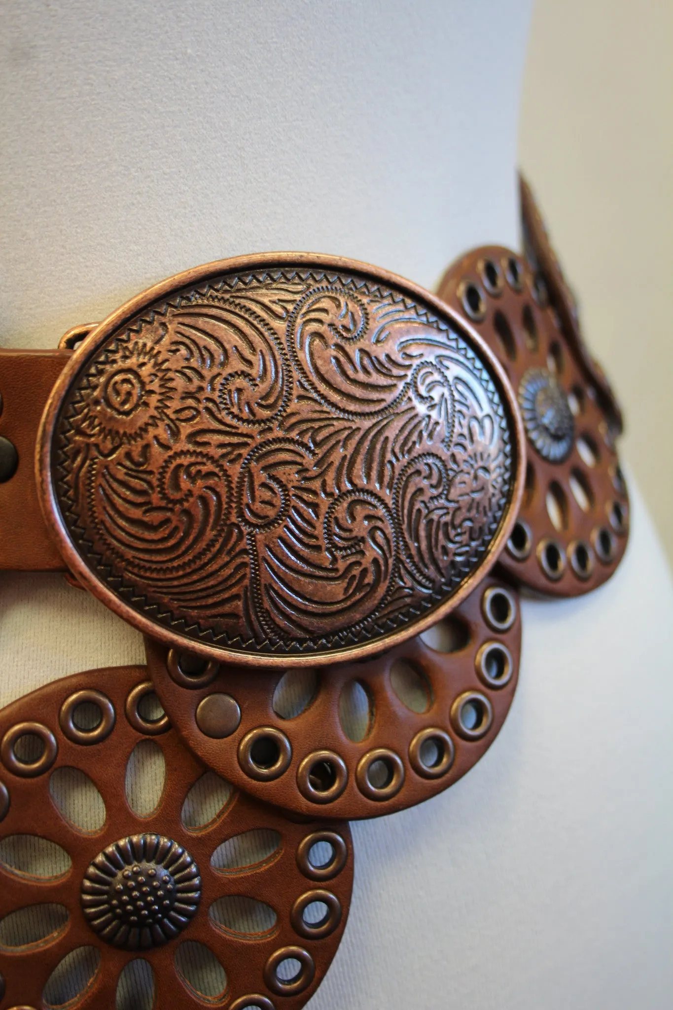 Cowgirls Rock | Round Leather Cut Out Belt Brown