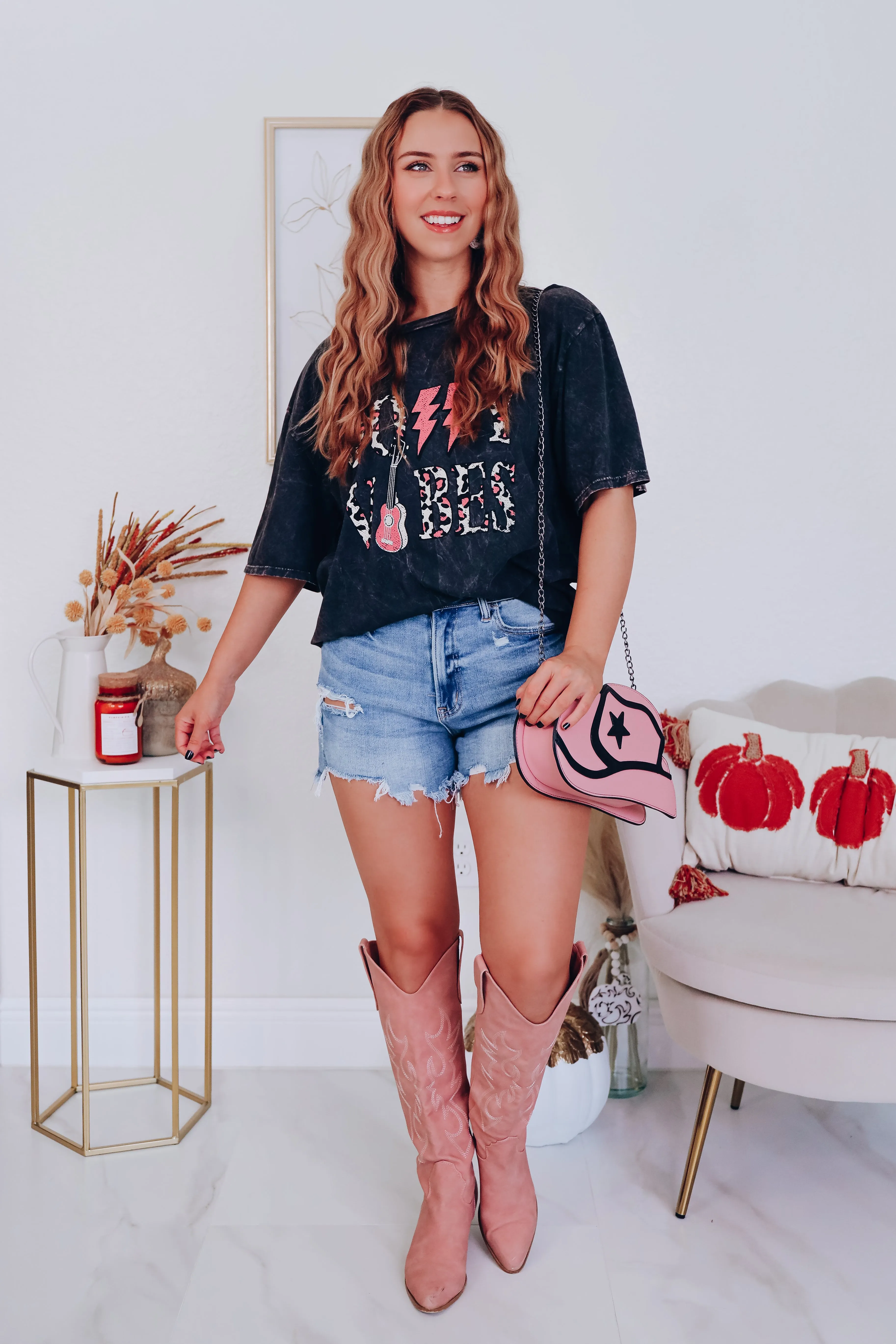 Dolly Vibes Leopard Graphic Tee - Black