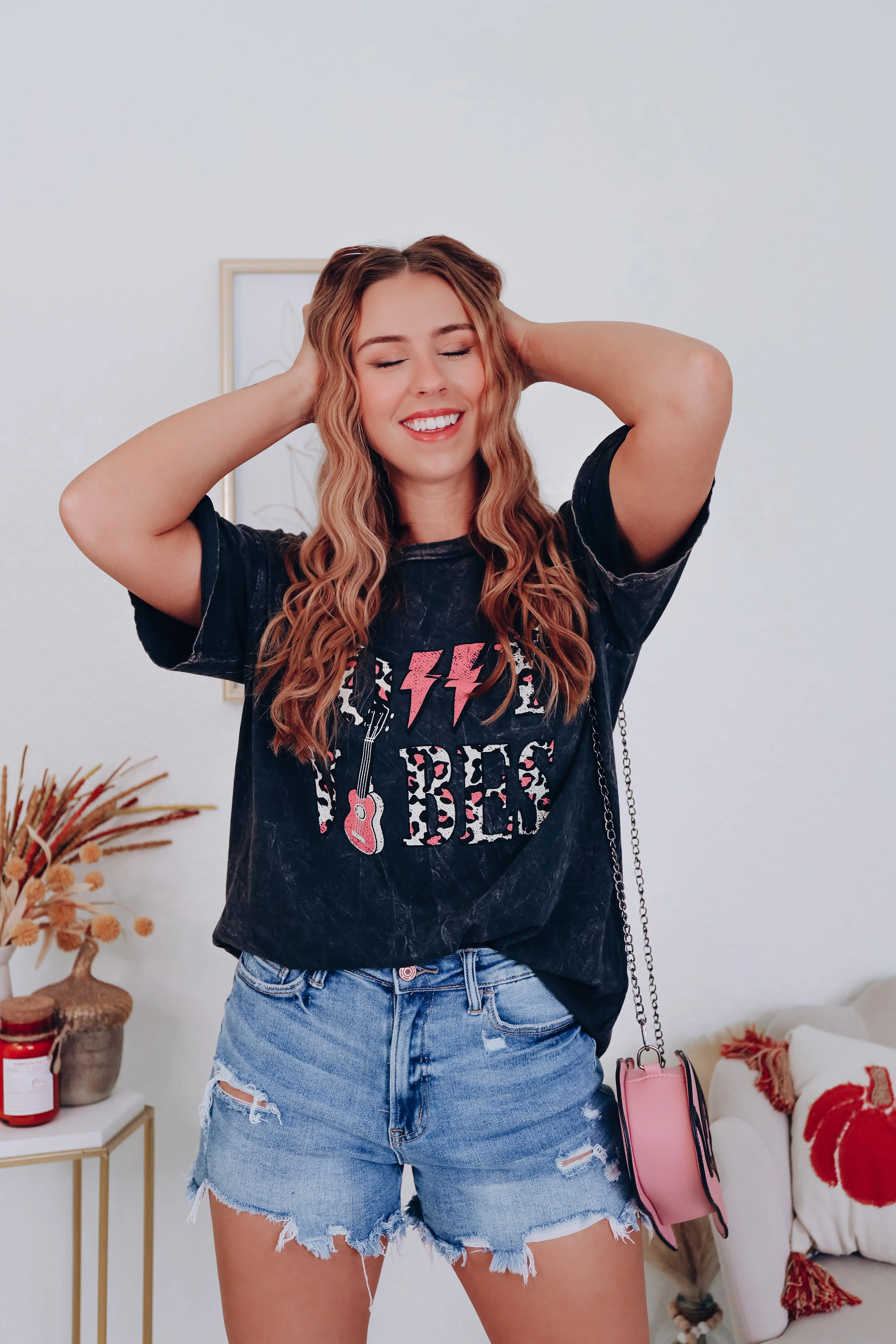 Dolly Vibes Leopard Graphic Tee - Black