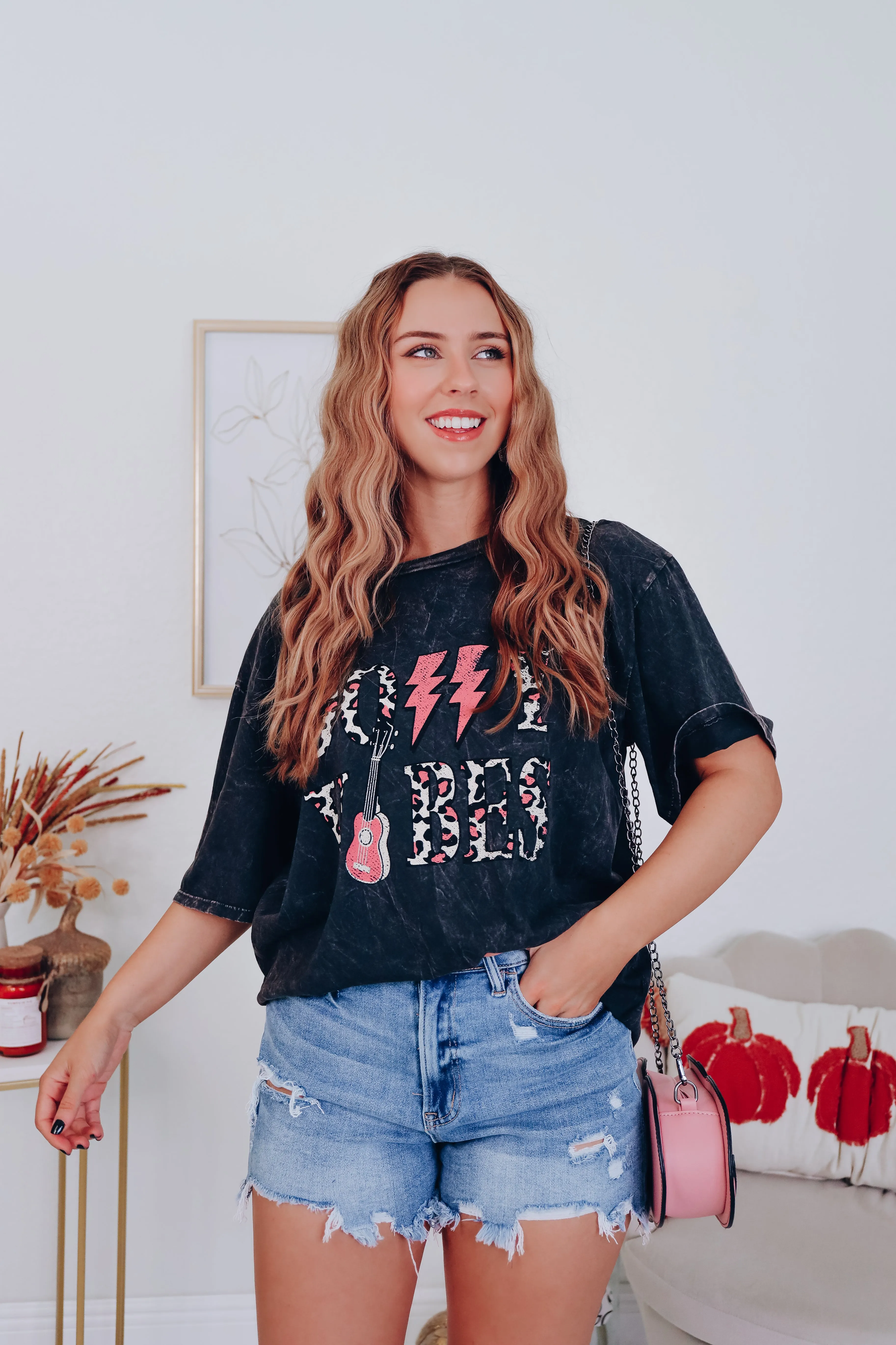 Dolly Vibes Leopard Graphic Tee - Black
