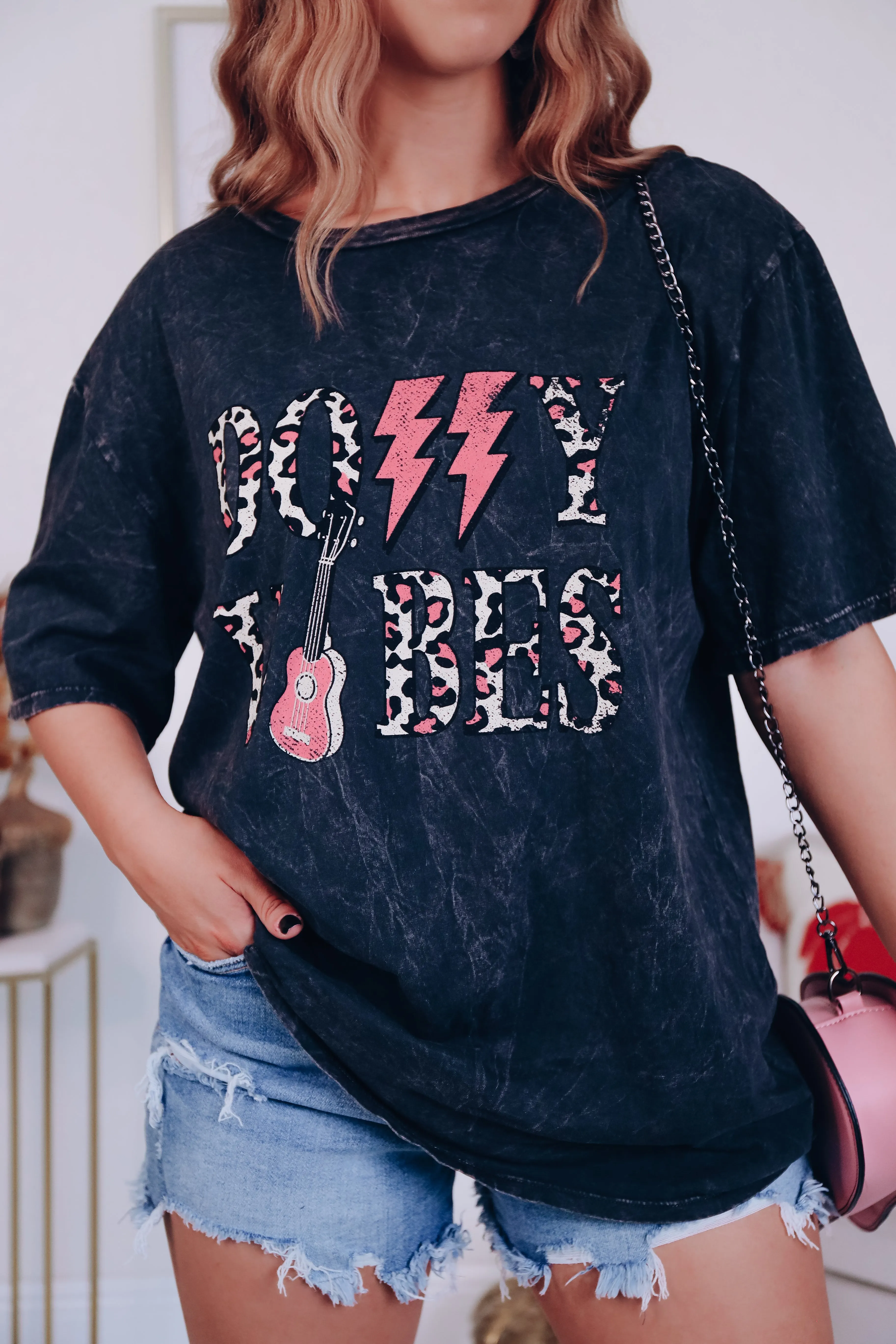 Dolly Vibes Leopard Graphic Tee - Black