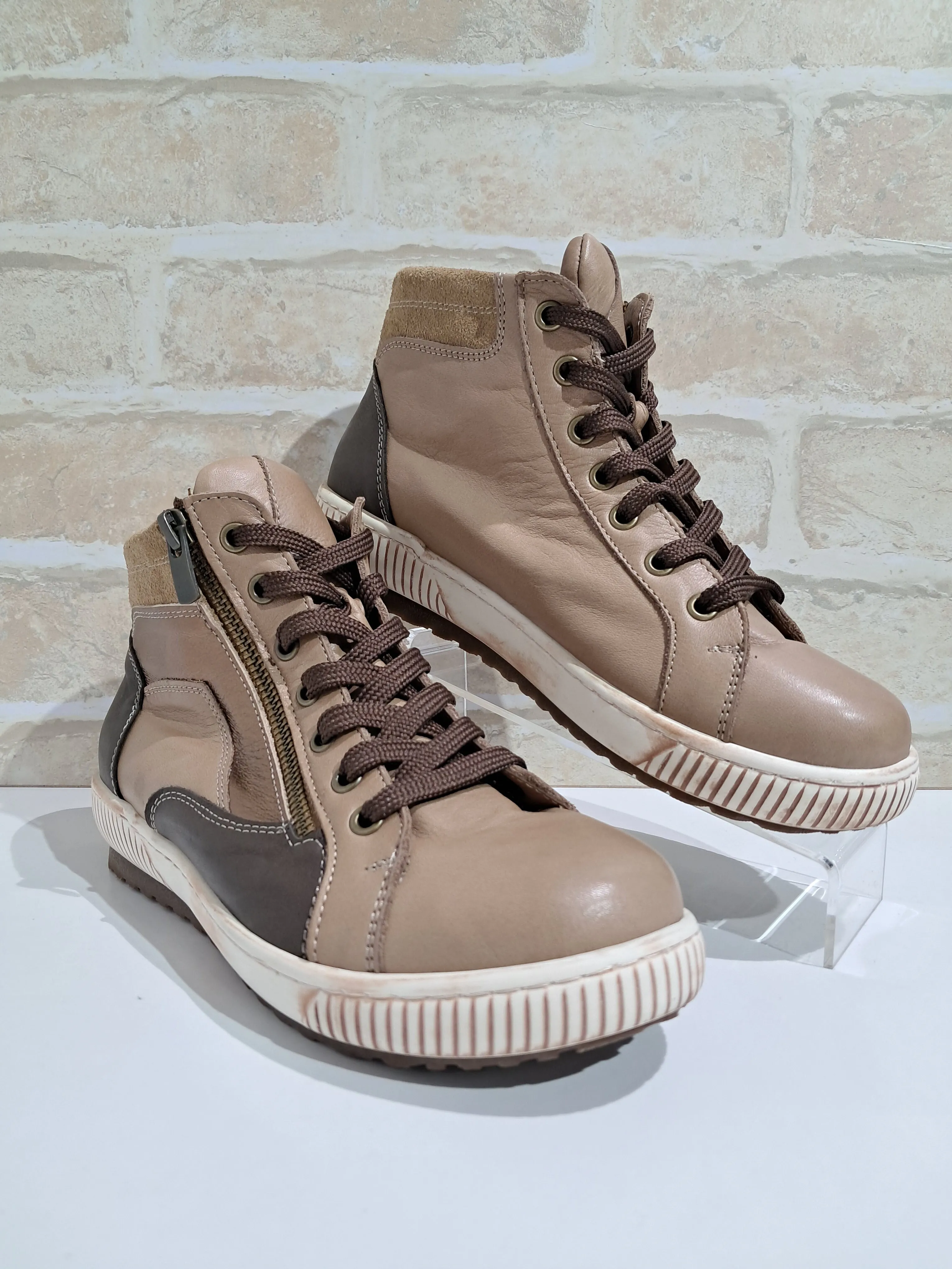 EG173 Latte by Cabello
