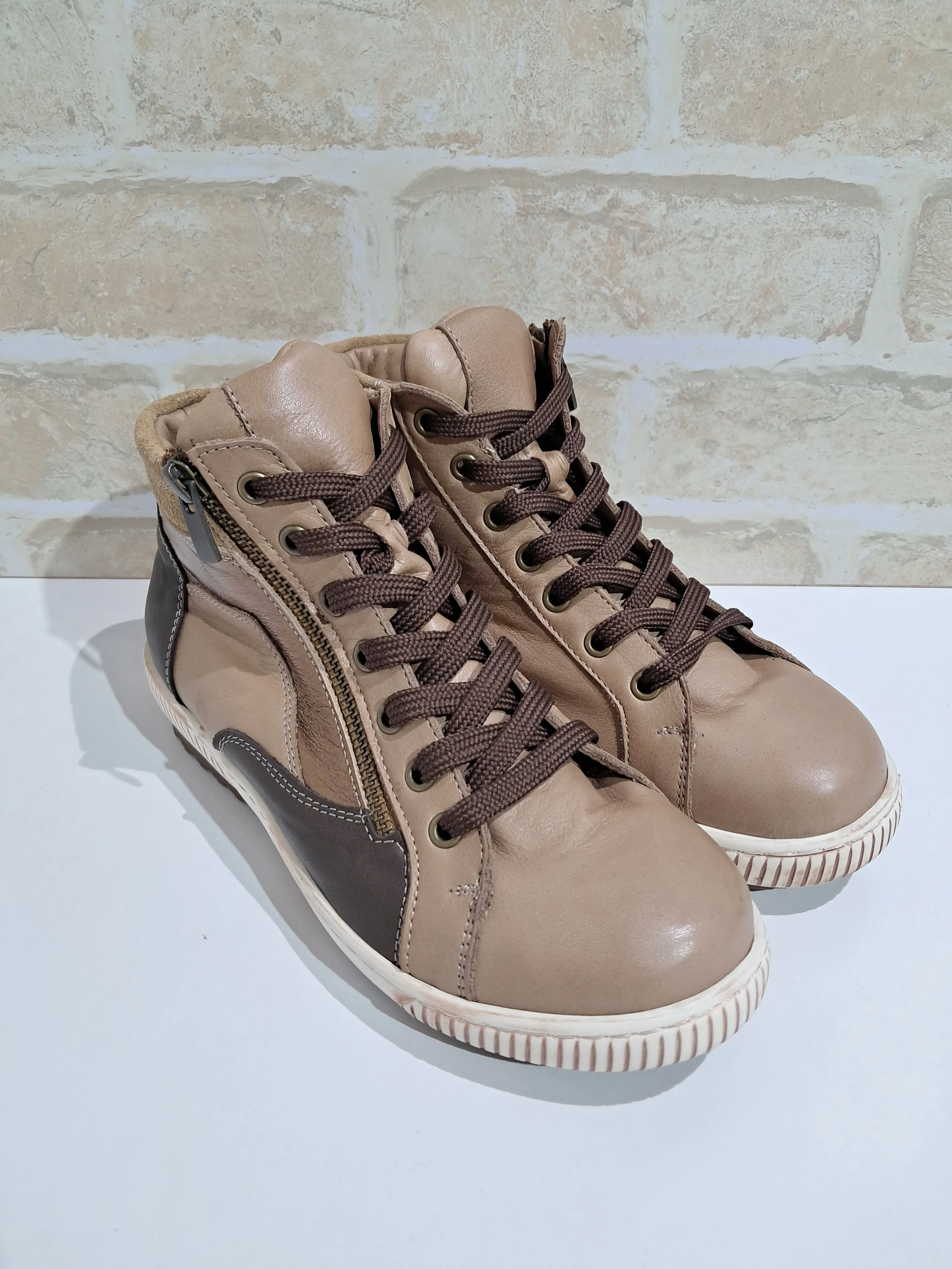 EG173 Latte by Cabello