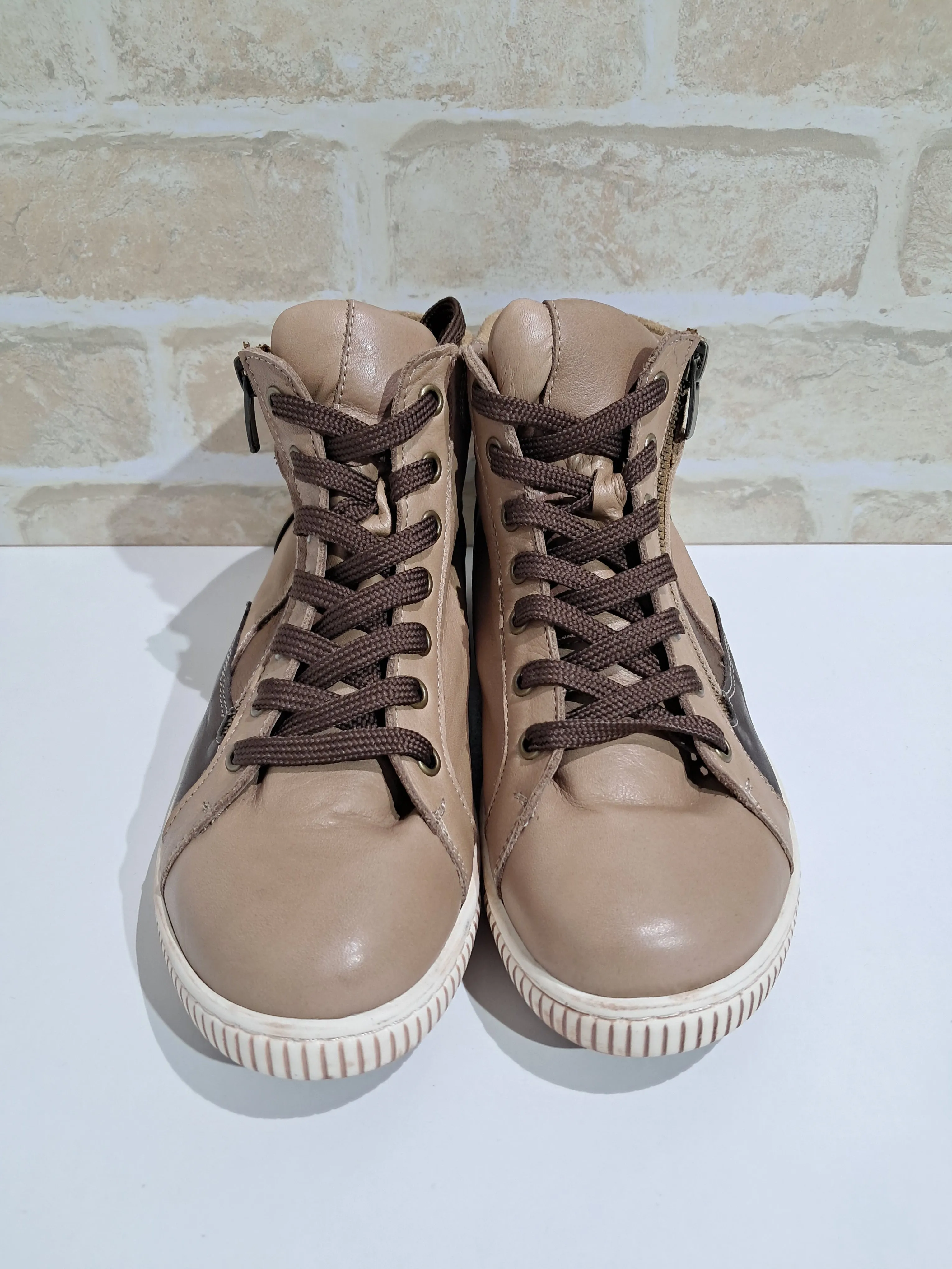 EG173 Latte by Cabello