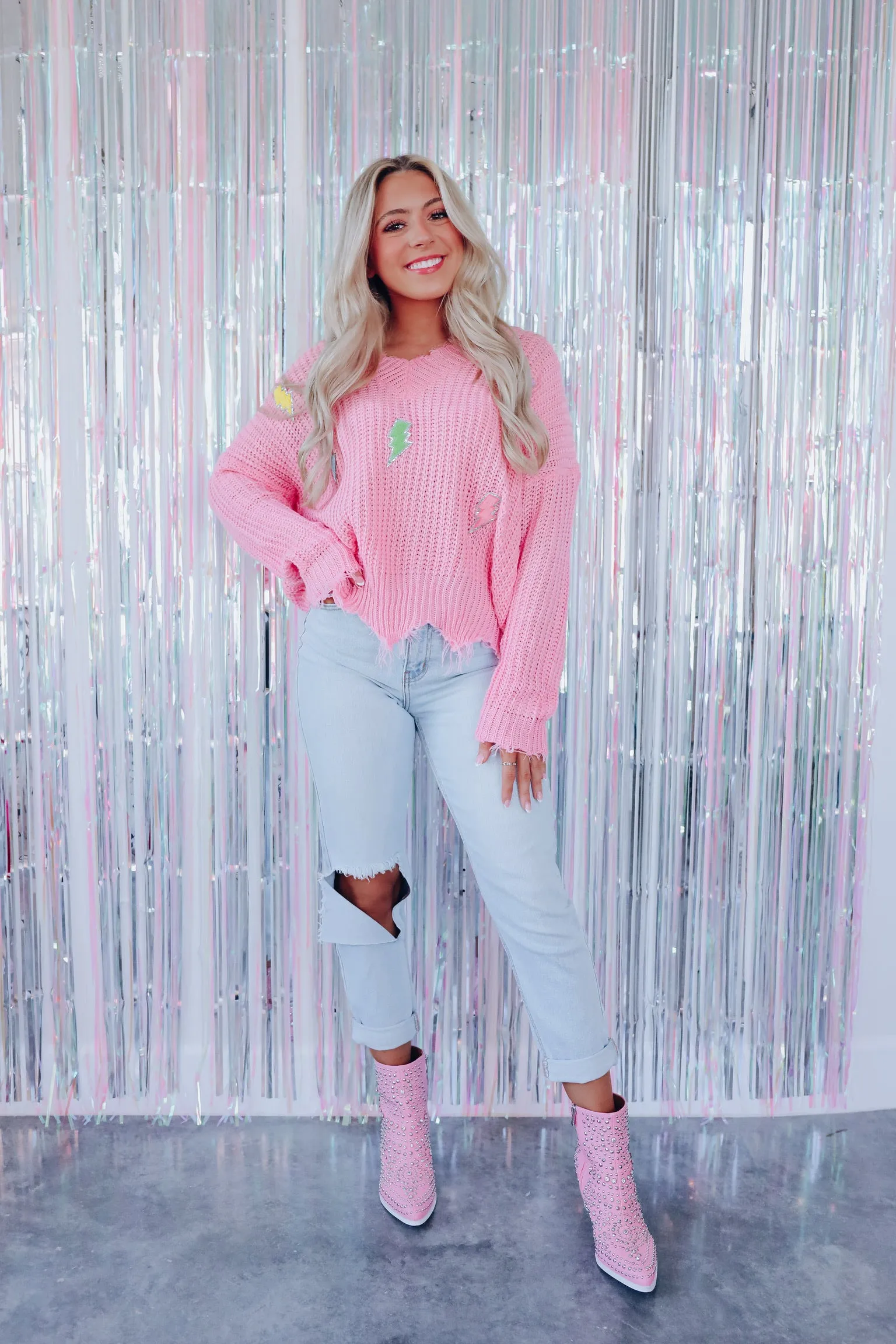 Lightning Bolt Patch Frayed V-Neck Sweater - Pink