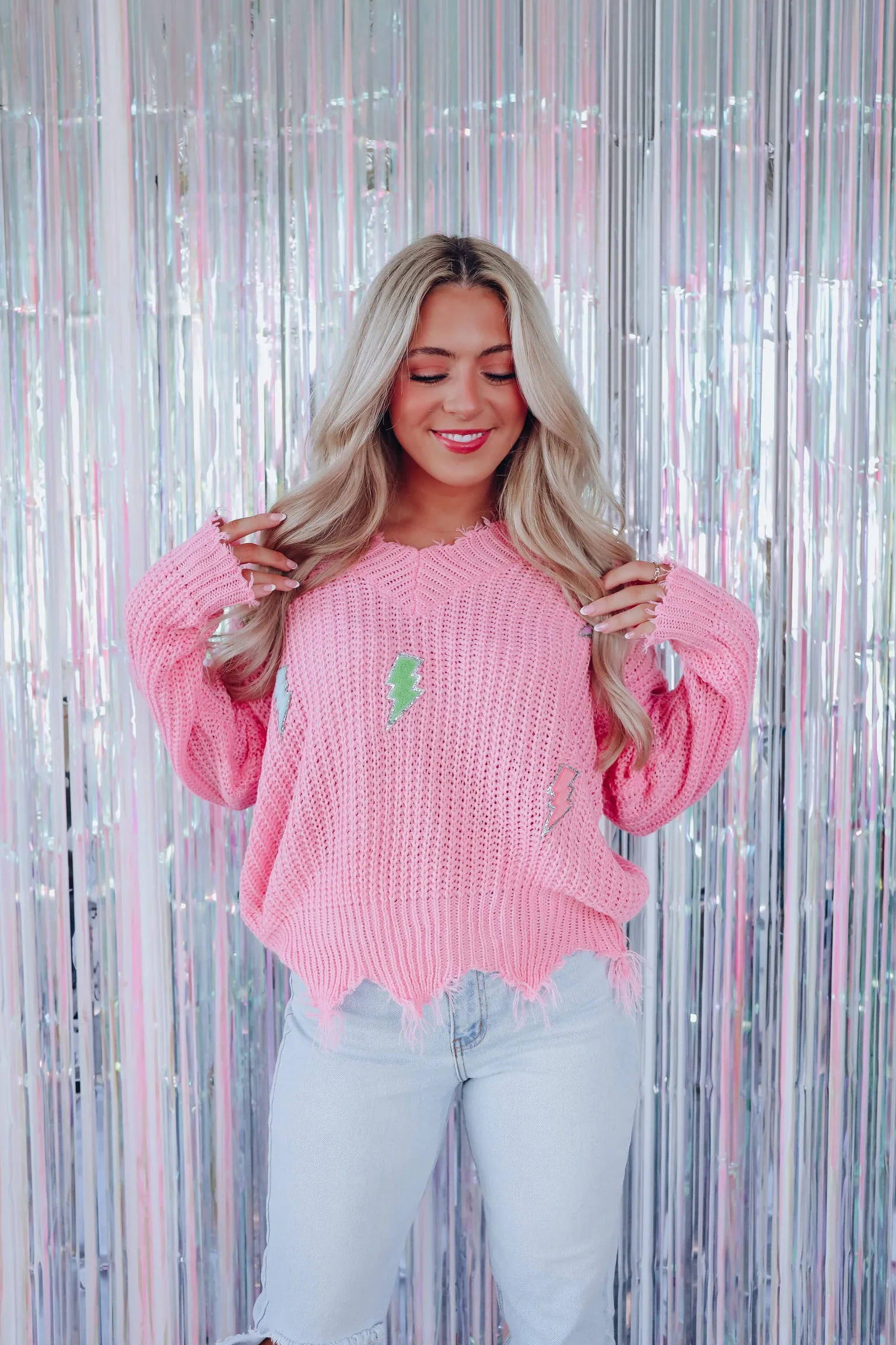 Lightning Bolt Patch Frayed V-Neck Sweater - Pink