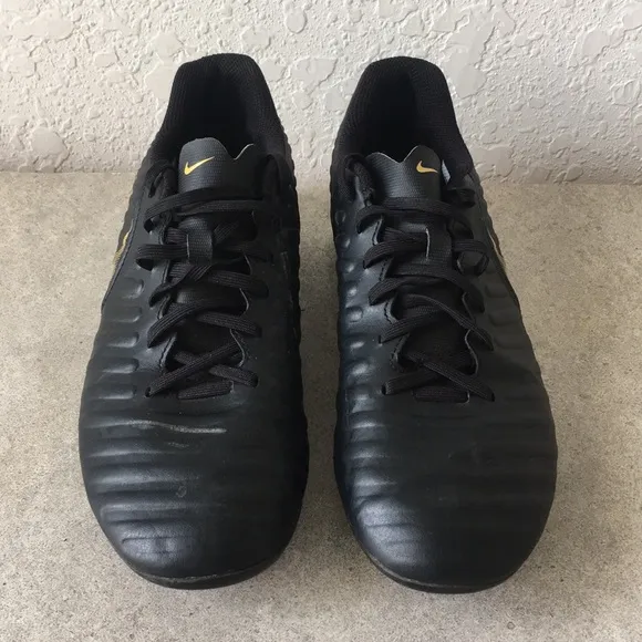 ✅Men Nike Tiempo soccer shoes Size 7
