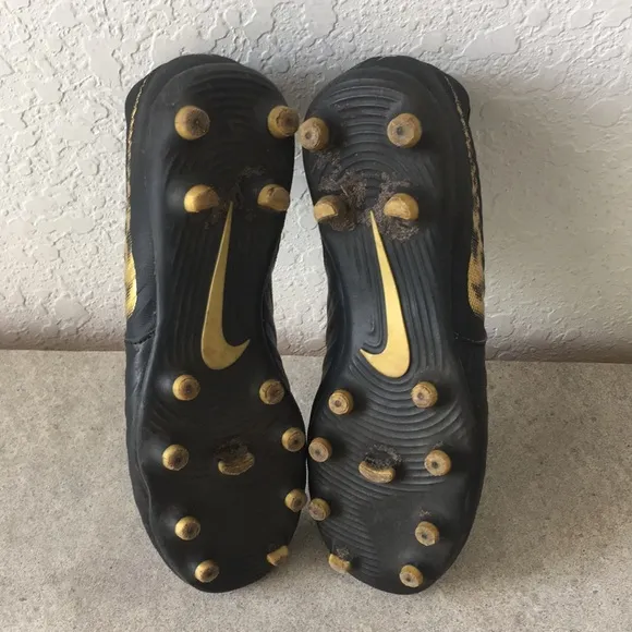 ✅Men Nike Tiempo soccer shoes Size 7