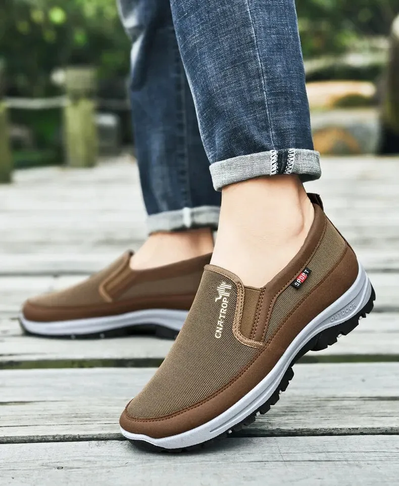 Retro-Chic auf Rädern: 'ClassicDrive' Stilvolle und Bequeme Loafers