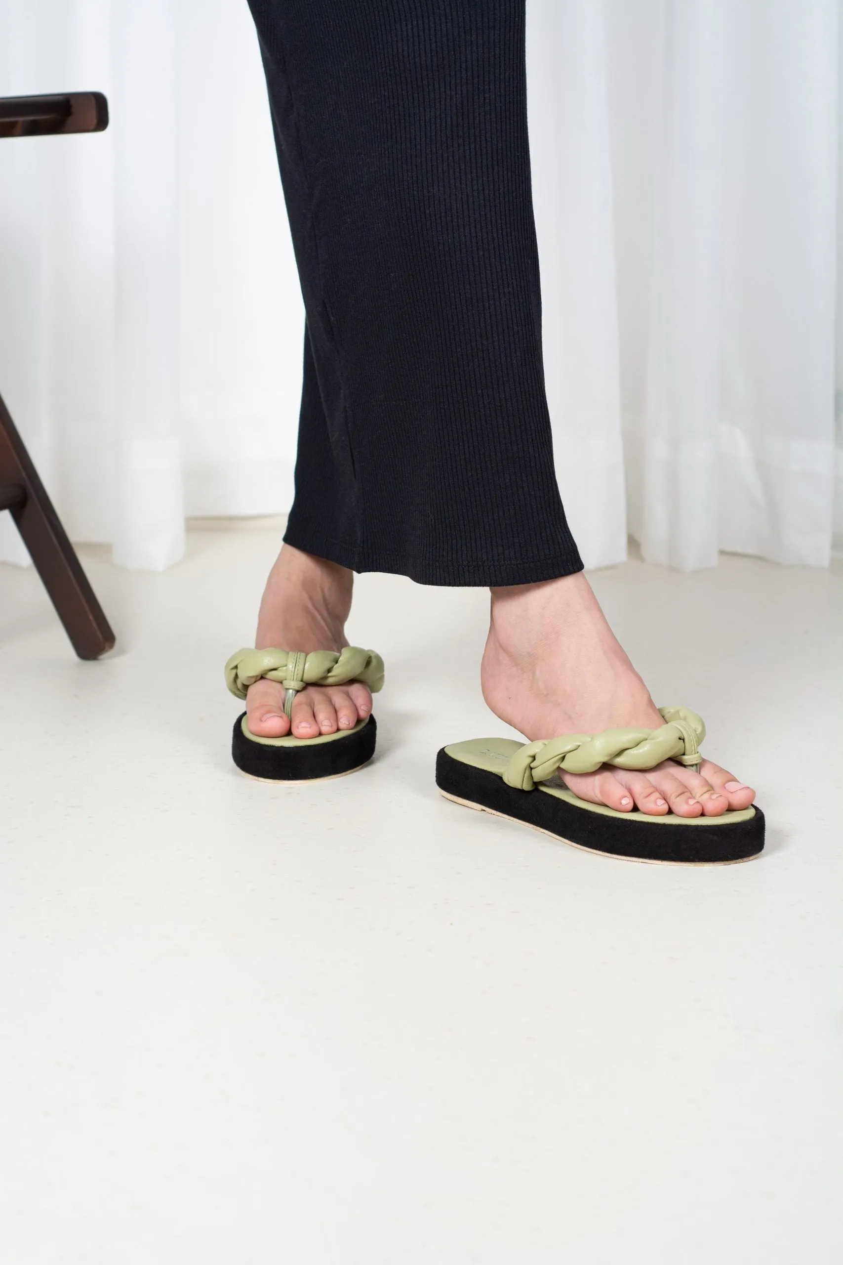 Wave Twisted Flatforms